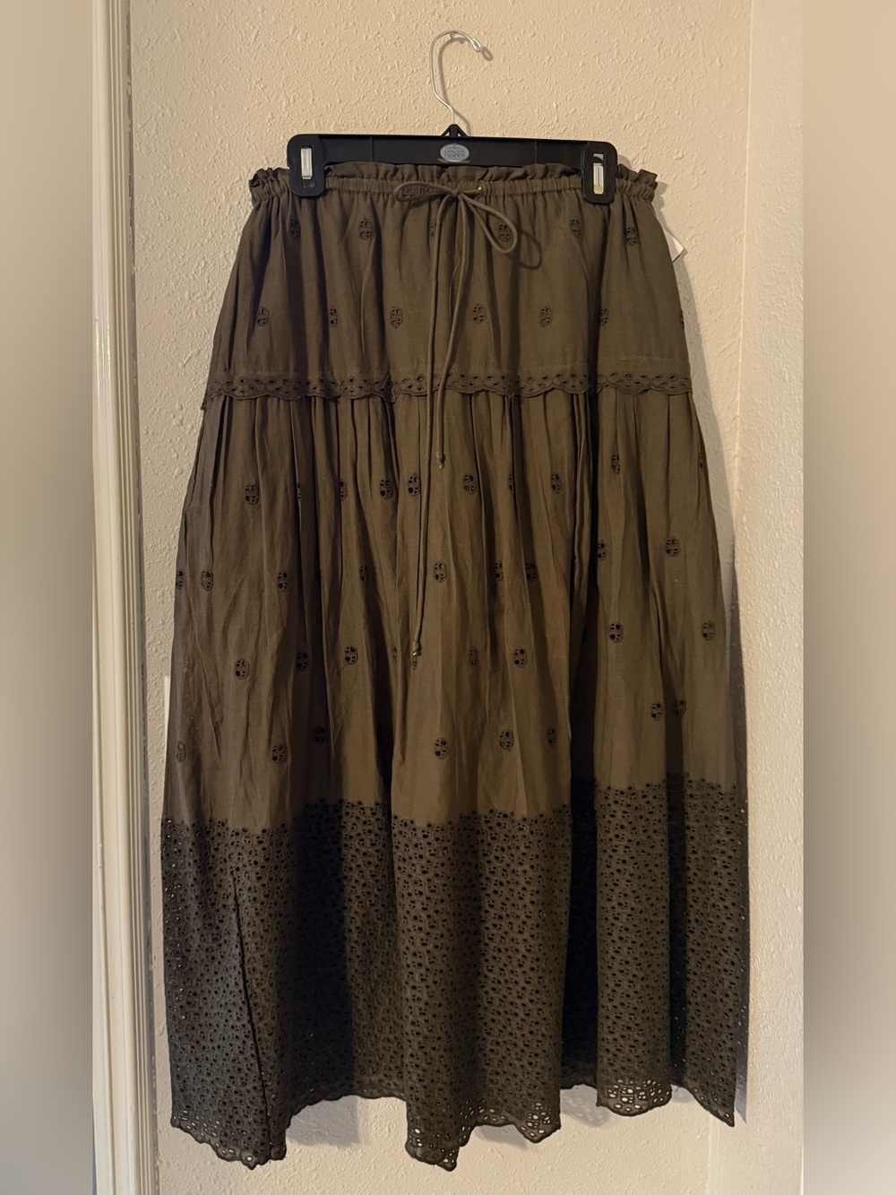 NWT Elie Tahari tiered eyelet maxi skirt in olive/army green. - Picture 2 of 5